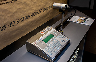 因為專注所以專業 EBS-1500在線大字符噴碼機